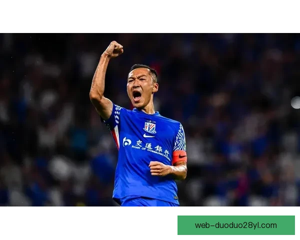 赛场传友好迪纳摩赠民族帽申花